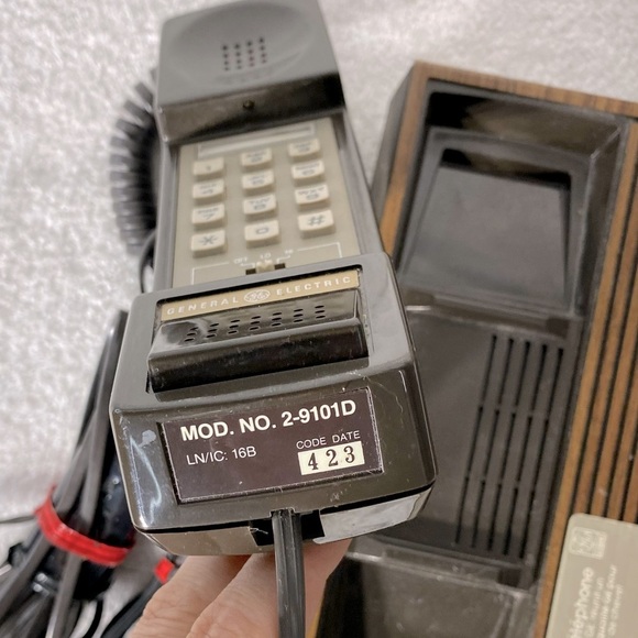 General Electric Combination FM/AM Clock Radio Telephone 7-4710 - Picture 10 of 17